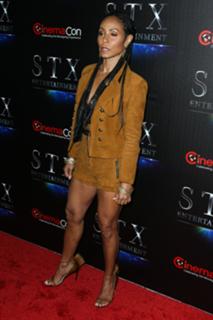 Jada Pinkett Smith feet photo thumbnail