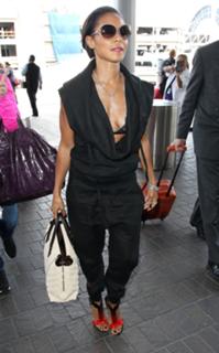 Jada Pinkett Smith feet photo thumbnail