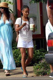 Jada Pinkett Smith feet photo thumbnail