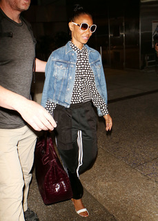 Jada Pinkett Smith feet photo thumbnail