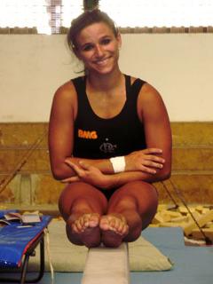 Jade Barbosa feet photo 8