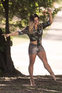 Jade Barbosa feet photo 4
