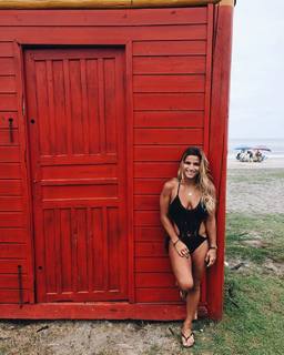 Jade Barbosa feet photo 2