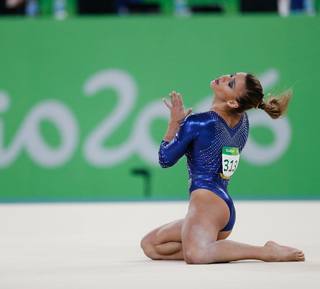 Jade Barbosa feet photo 15