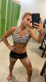 Jade Barbosa feet photo 17