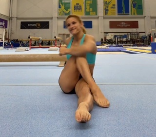 Jade Barbosa feet photo 17