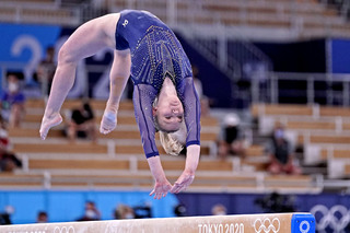 Jade Carey feet photo thumbnail