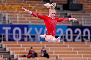 Jade Carey feet photo thumbnail