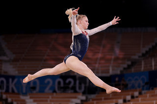 Jade Carey feet photo thumbnail