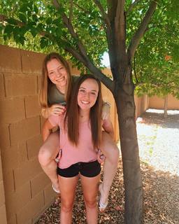 Jade Carey feet photo thumbnail