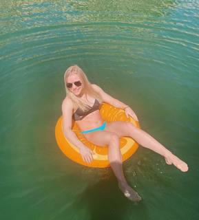 Jade Carey feet photo thumbnail