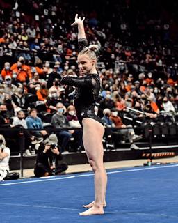 Jade Carey feet photo thumbnail