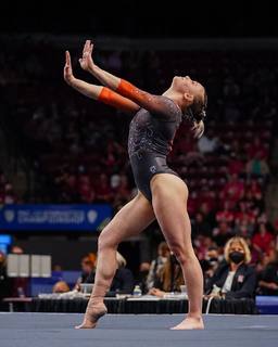 Jade Carey feet photo thumbnail