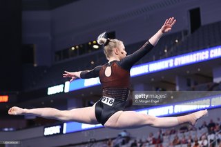 Jade Carey feet photo thumbnail