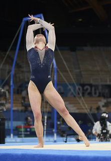 Jade Carey feet photo thumbnail