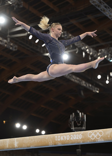 Jade Carey feet photo thumbnail