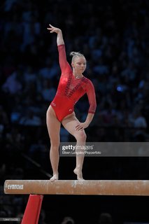 Jade Carey feet photo thumbnail