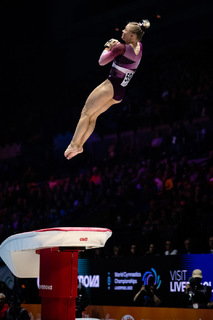 Jade Carey feet photo thumbnail