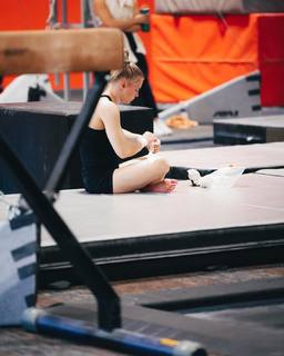 Jade Carey feet photo thumbnail