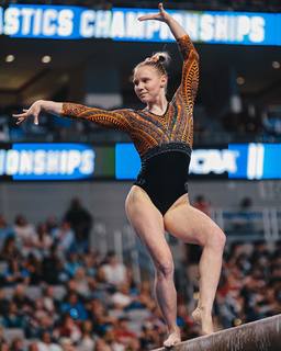 Jade Carey feet photo thumbnail