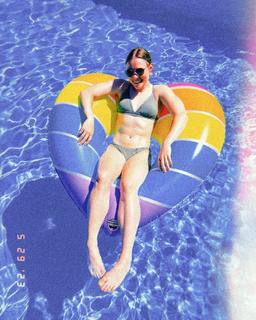 Jade Carey feet photo thumbnail