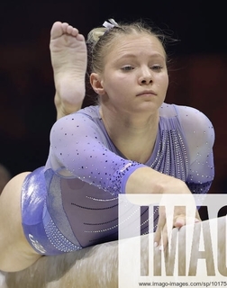 Jade Carey feet photo thumbnail