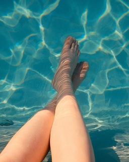 Jade Carey feet photo thumbnail