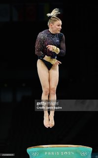 Jade Carey feet photo thumbnail