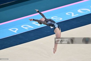 Jade Carey feet photo thumbnail