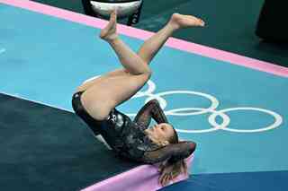 Jade Carey feet photo thumbnail