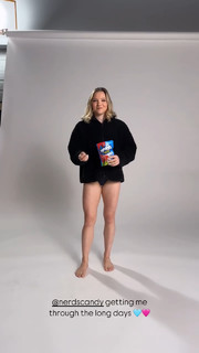 Jade Carey feet photo thumbnail