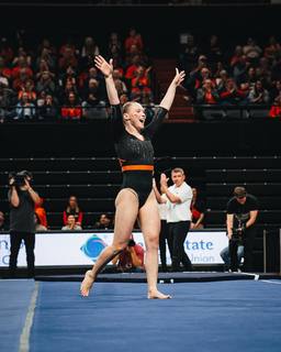 Jade Carey feet photo thumbnail