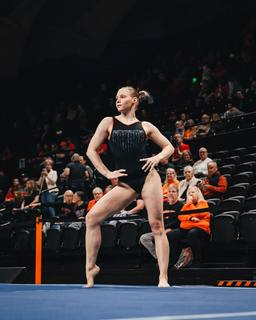 Jade Carey feet photo thumbnail