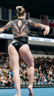 Jade Carey feet photo thumbnail