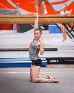 Jade Carey feet photo thumbnail