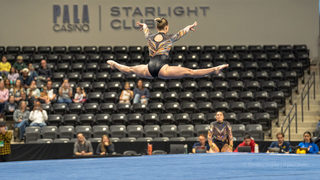 Jade Carey feet photo thumbnail