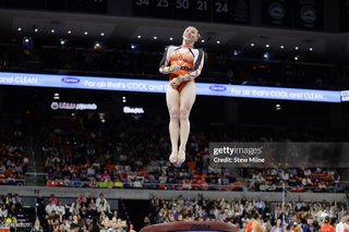 Jade Carey feet photo thumbnail