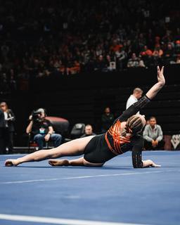 Jade Carey feet photo thumbnail