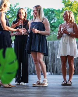 Jade Carey feet photo thumbnail