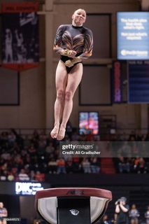 Jade Carey feet photo thumbnail