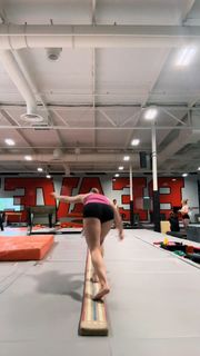 Jade Carey feet photo thumbnail