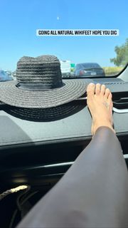 Jade Catta-Preta feet photo thumbnail