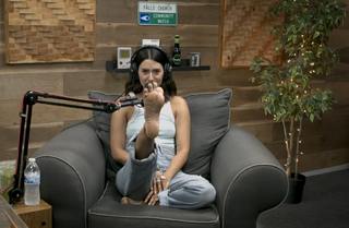 Jade Catta-Preta feet photo thumbnail