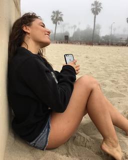 Jade Chynoweth feet photo thumbnail