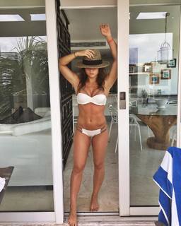 Jade Chynoweth feet photo thumbnail