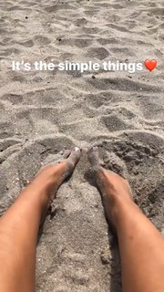 Jade Chynoweth feet photo thumbnail
