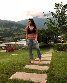 Jade Chynoweth feet photo thumbnail