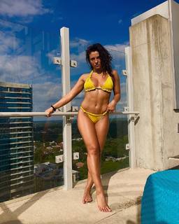 Jade Chynoweth feet photo thumbnail