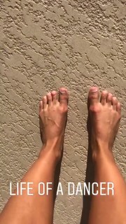 Jade Chynoweth feet photo thumbnail