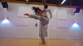 Jade Chynoweth feet photo thumbnail